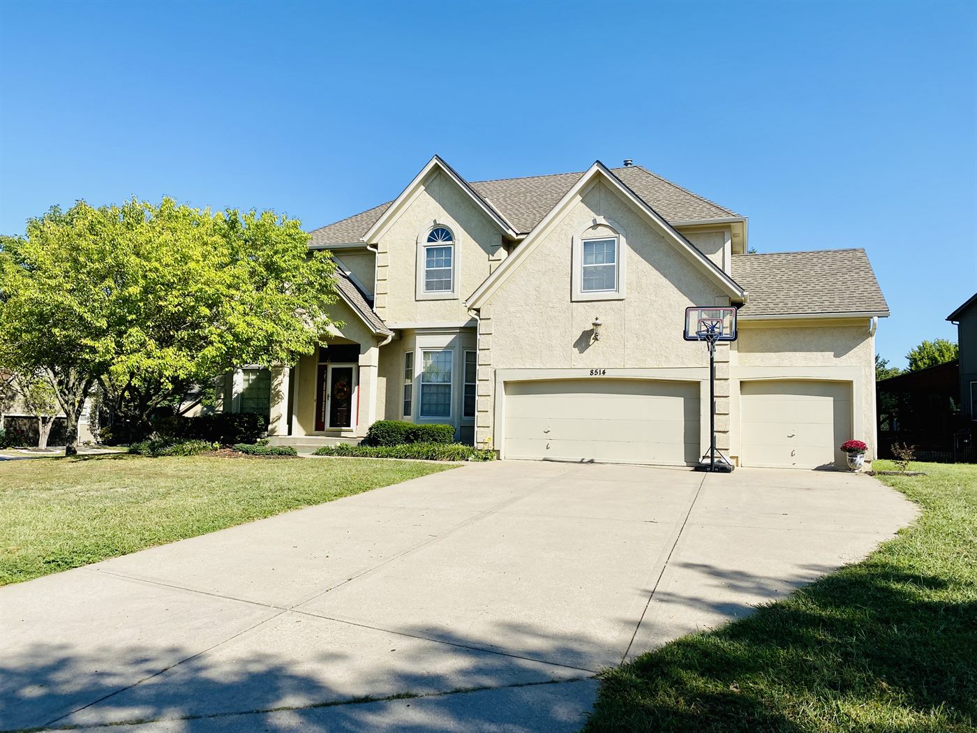 8514 W 144th Street — Overland Park rental home